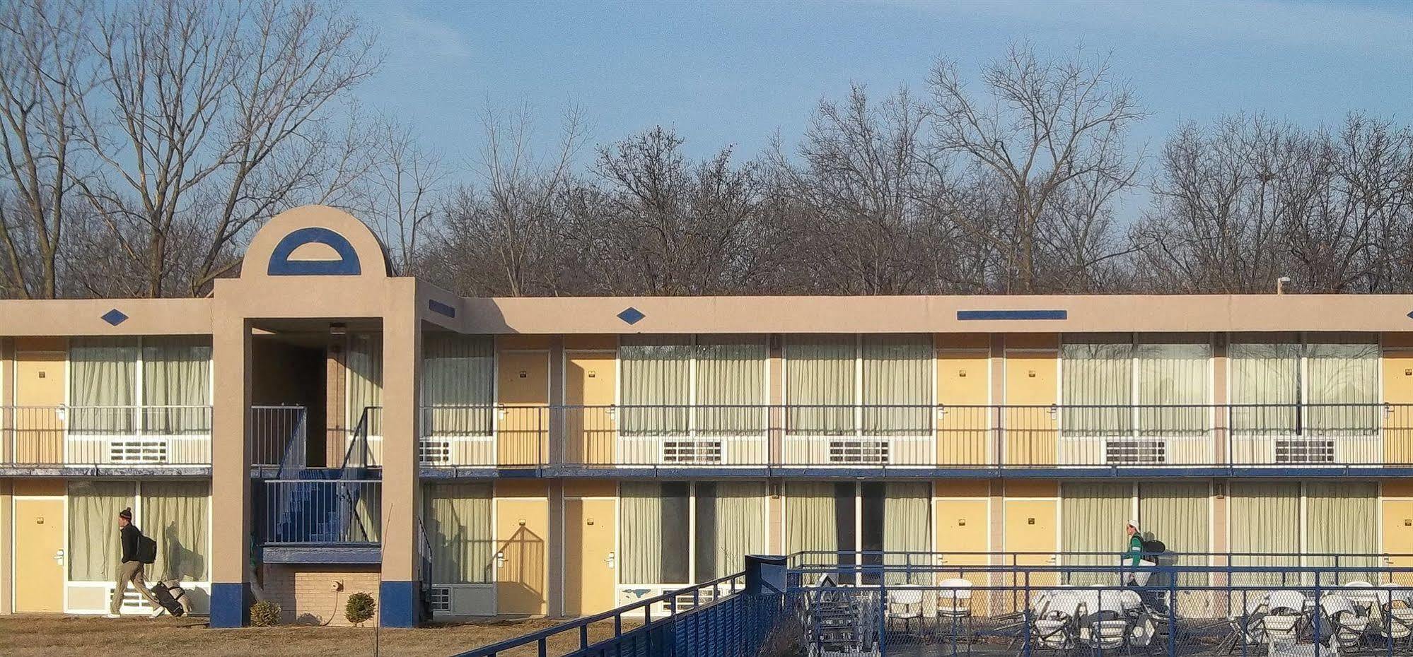 Macomb Inn Luaran gambar