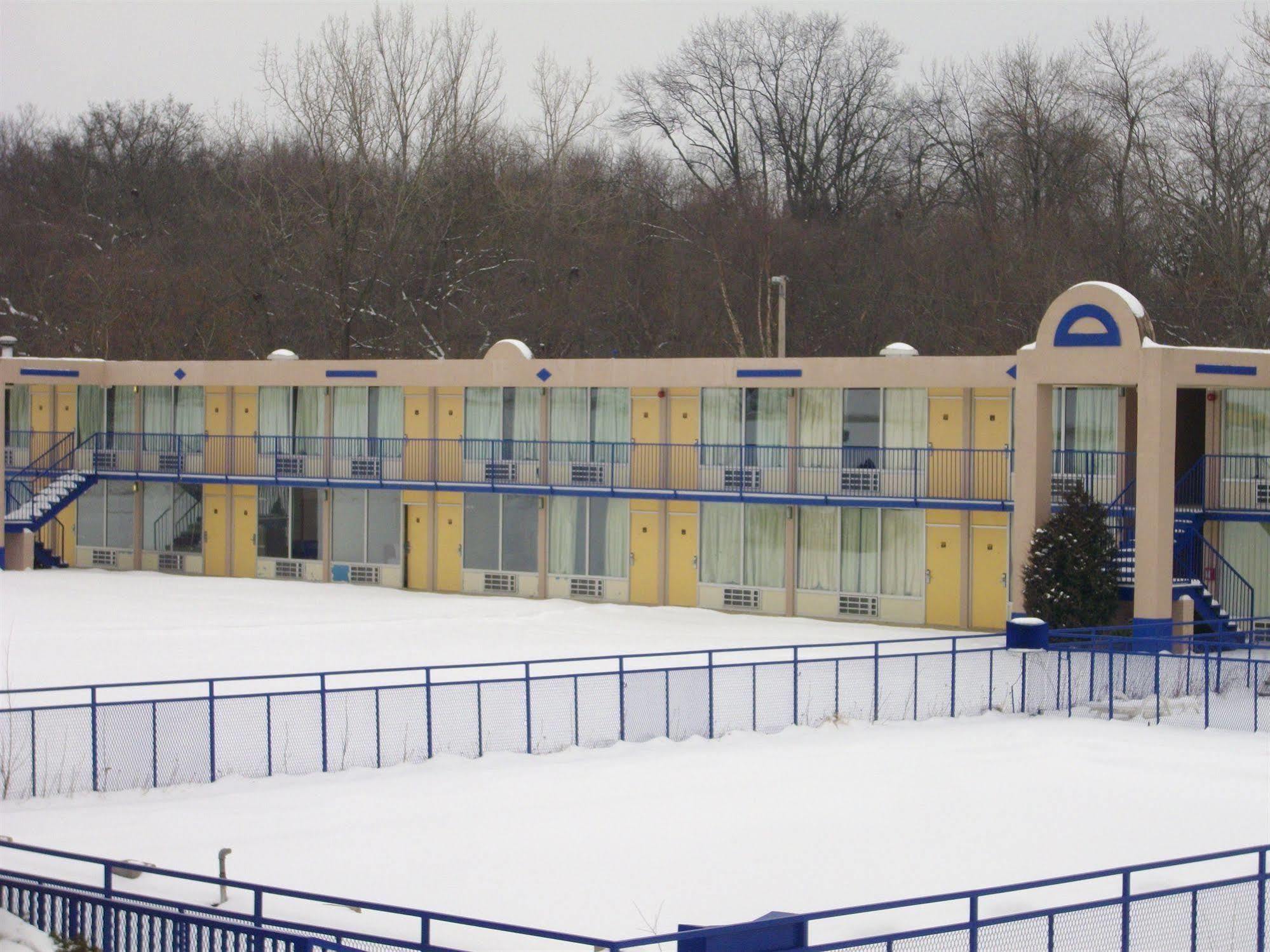 Macomb Inn Luaran gambar